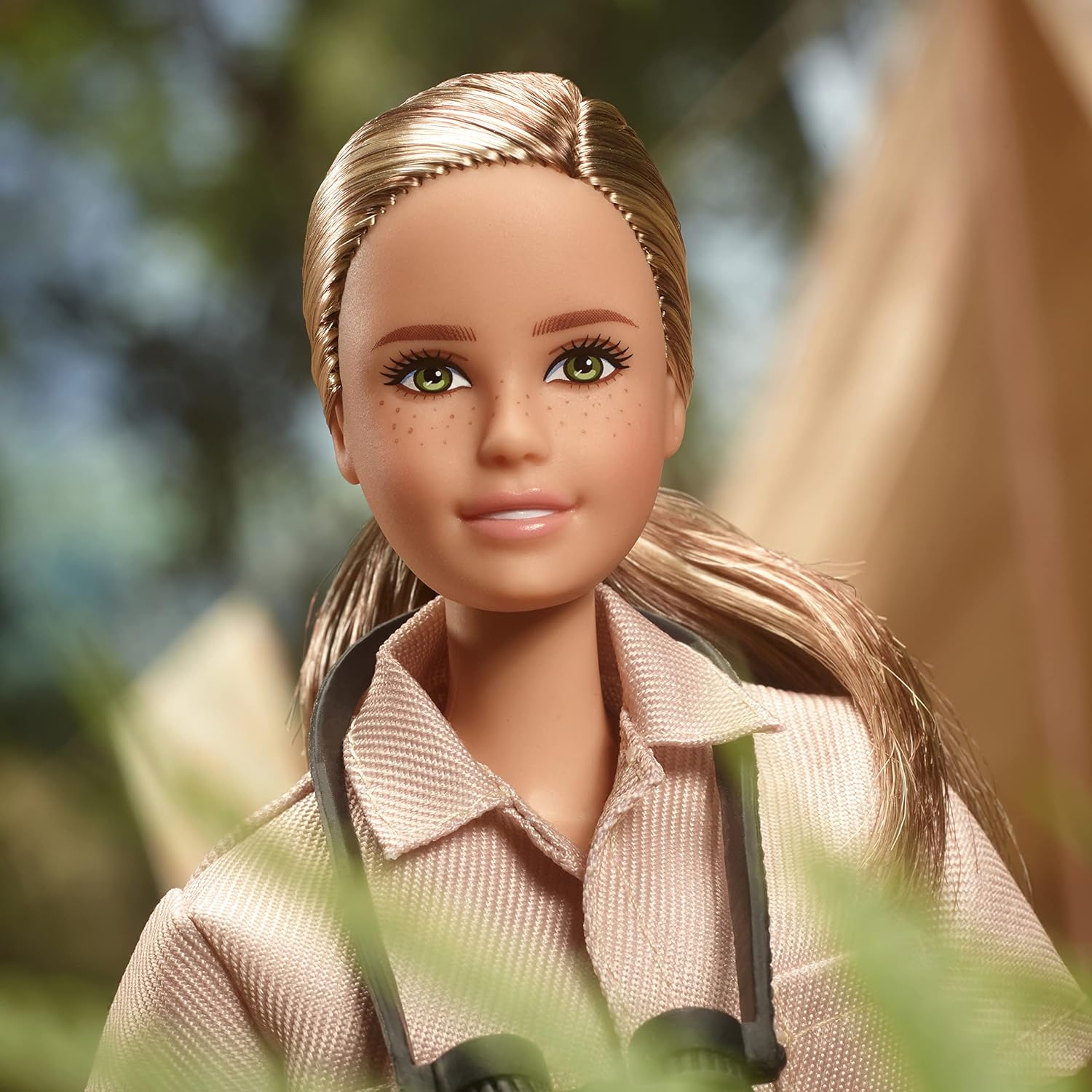 Mattel Barbie - Dr. Jane Goodall, etologinja in konzervatorka (HCB82)