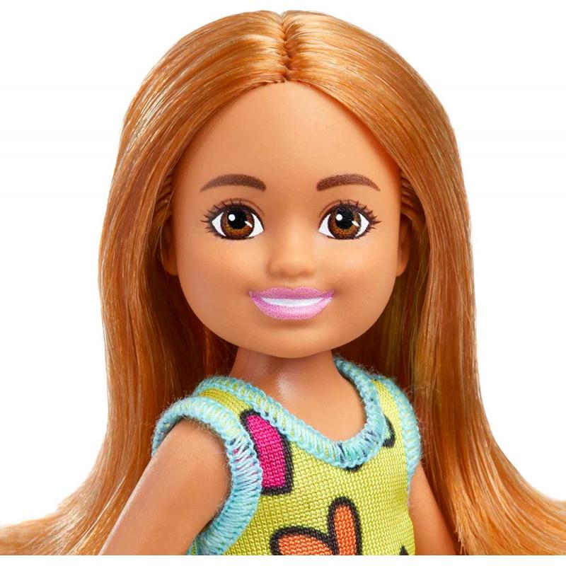 Mattel Barbie Chelsea - Majhna lutka v odstranljivi obleki s srčki(HNY57)